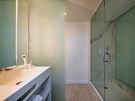 Ocean View Queen Room