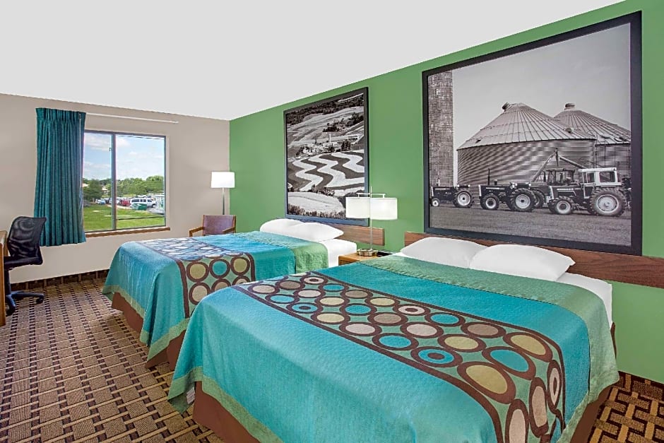 Super 8 by Wyndham Beaver Dam