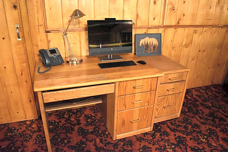 Silver Horseshoe Inn