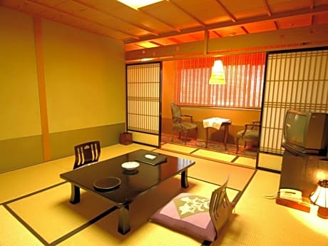 Japanese-Style Room with 8 Tatami-Matress with Shared Bathroom