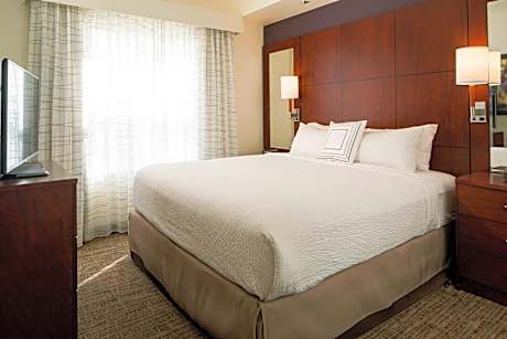 2 Bedroom Suite, Bedroom 1: 1 King, Bedroom 2: 1 Queen, Sofa bed