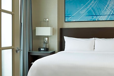 1 KING HEARING ACCESSIBLE W/SOFABED