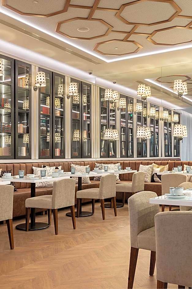 Wine & Books Porto Hotel