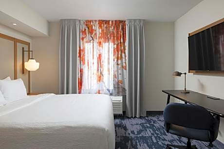 King Studio Suite with Sofa Bed and Adapted Tub - Mobility and Hearing Accessible