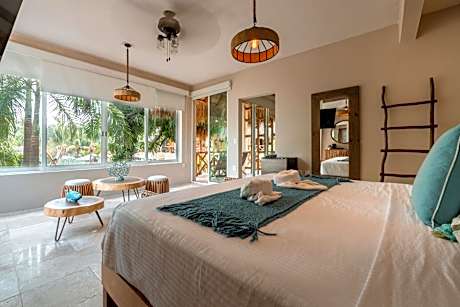 Queen Suite with Pool View