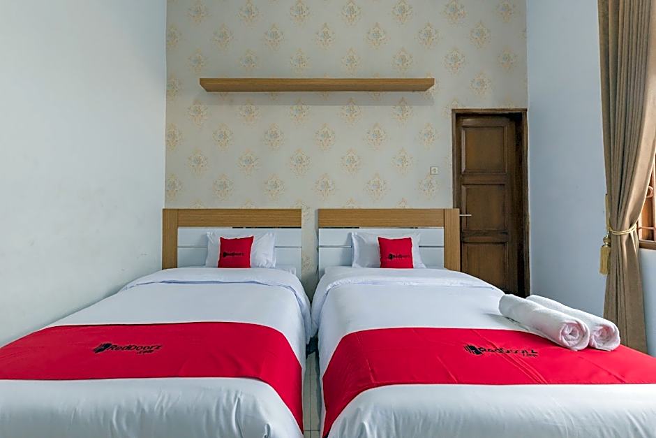 RedDoorz Syariah @ Jalan Siliwangi Tasikmalaya