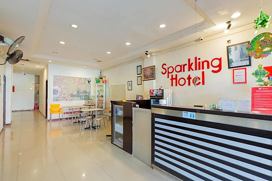 RedDoorz @ Sparkling Hotel near Stasiun Gubeng Surabaya