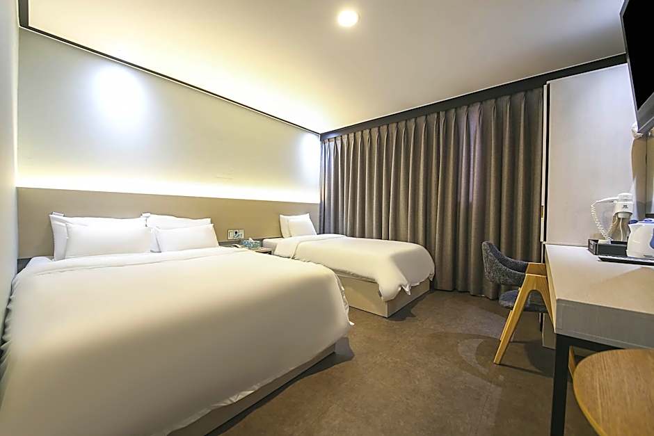 Busan Gangseo Sinhodong Hotel The May