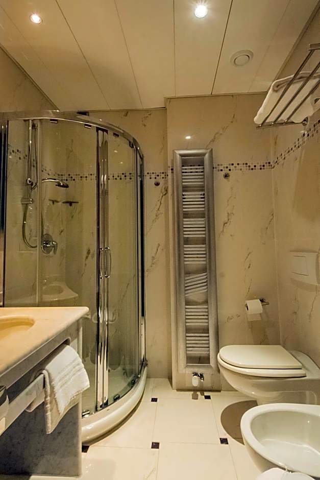 Dado Hotel International