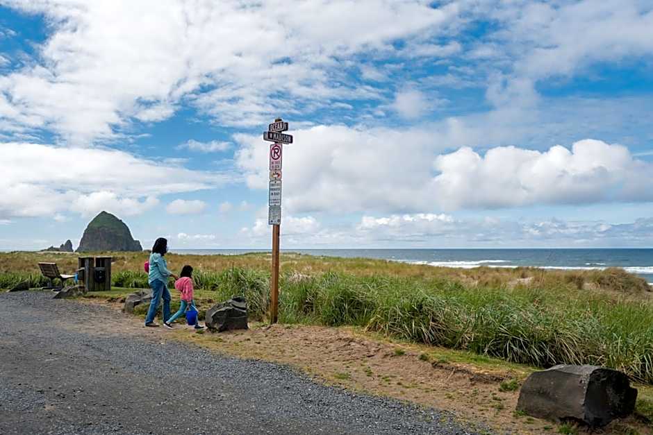 Inn at Haystack Rock