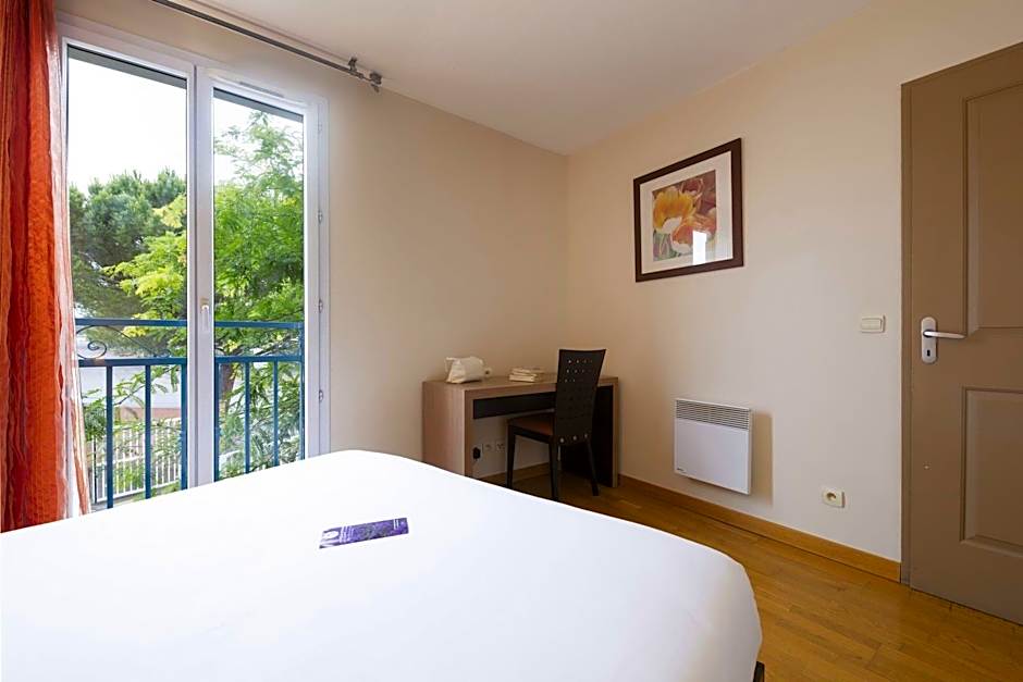 Park & Suites Village Aix-Le Rousset