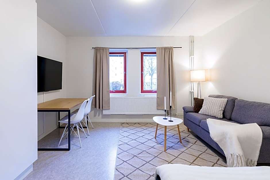 Easy Livin' Apartment Hotel