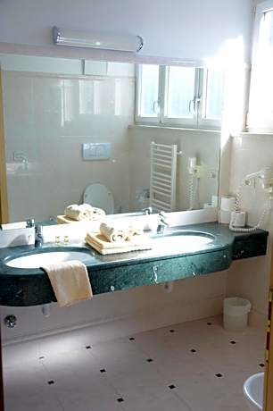 One-Bedroom Apartment with Balcony