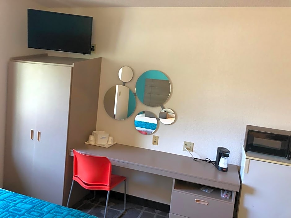 Red Lion Inn & Suites Elk Grove Village, IL