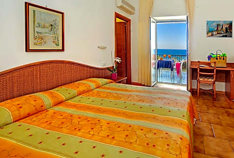 Double or Twin Room with Sea View - Annex