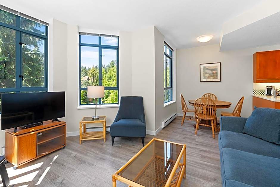 Alpenglow Lodge Bear Wonder One Bedroom by MVA