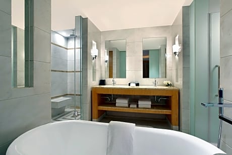 Room, 1 King Bed, Balcony, City View