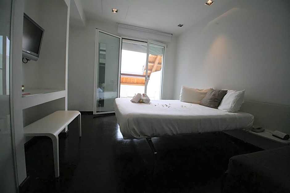15.92 Hotel