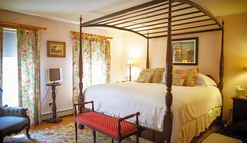 Highland Lake Inn