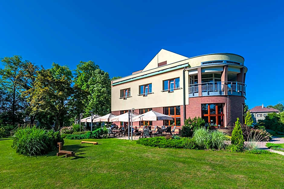 April hotel Panorama
