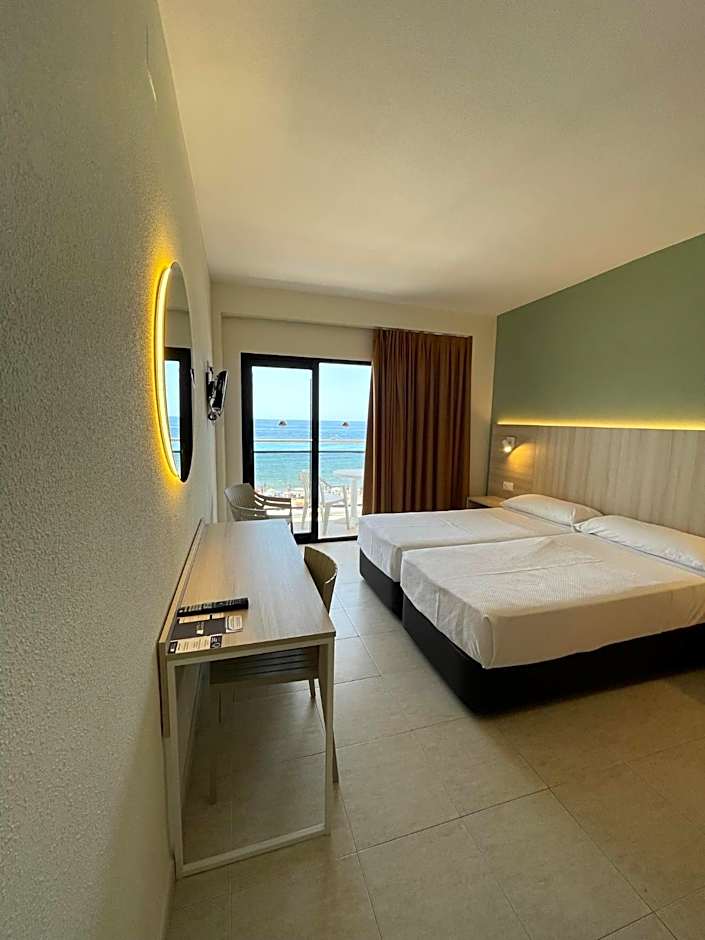 Photo 1 of 7 of 1 Double Bed or 2 Beds, Sea View