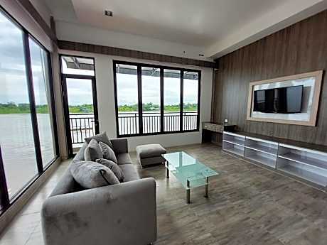 Pawan Bay Inn & Cafe