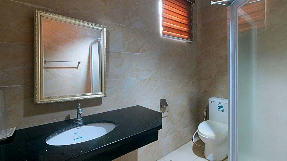 RedDoorz @ Nick Hotel Isabela