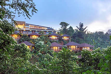 Giriwood Hotel & Villa
