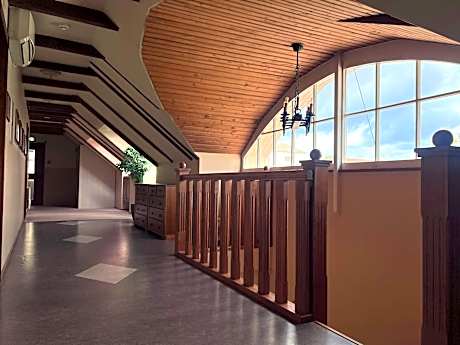 Family Room (5 Adults)