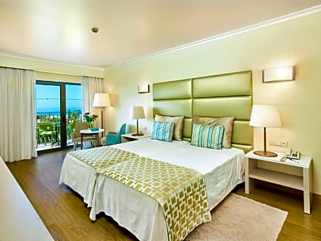 Deluxe Twin Room with Sea View