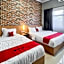 RedDoorz Plus @ New Favour Hotel Gunung Dempo
