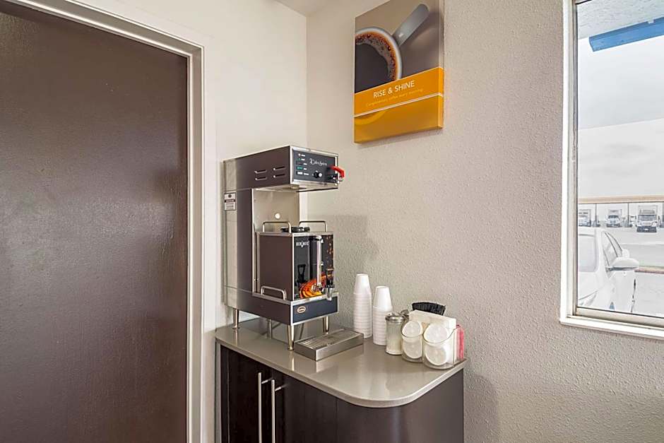 Motel 6 Lost Hills / Buttonwillow Racetrack