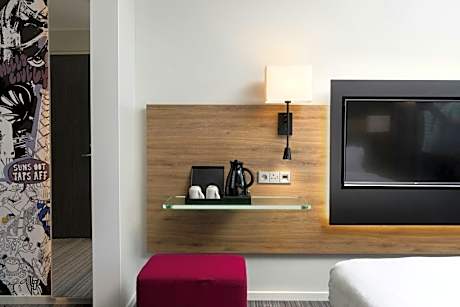 Moxy Twin Room