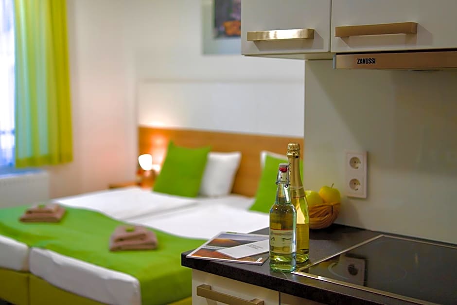 B&B Outlet Hotel - Metzingen - Bad Urach - Free Parking