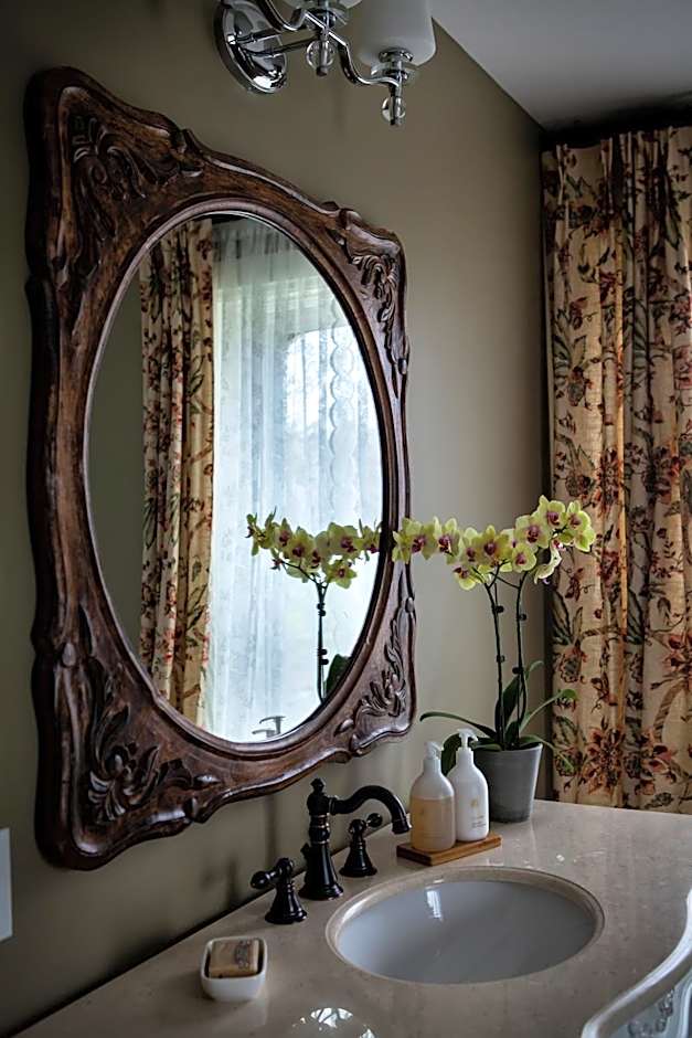 Maplehurst Manor Bed and Breakfast