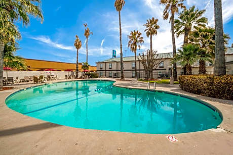 Motel 6-Laredo, TX - North I-35