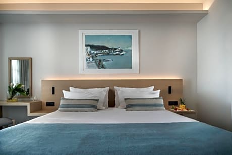 Santorini Sunrise Suite