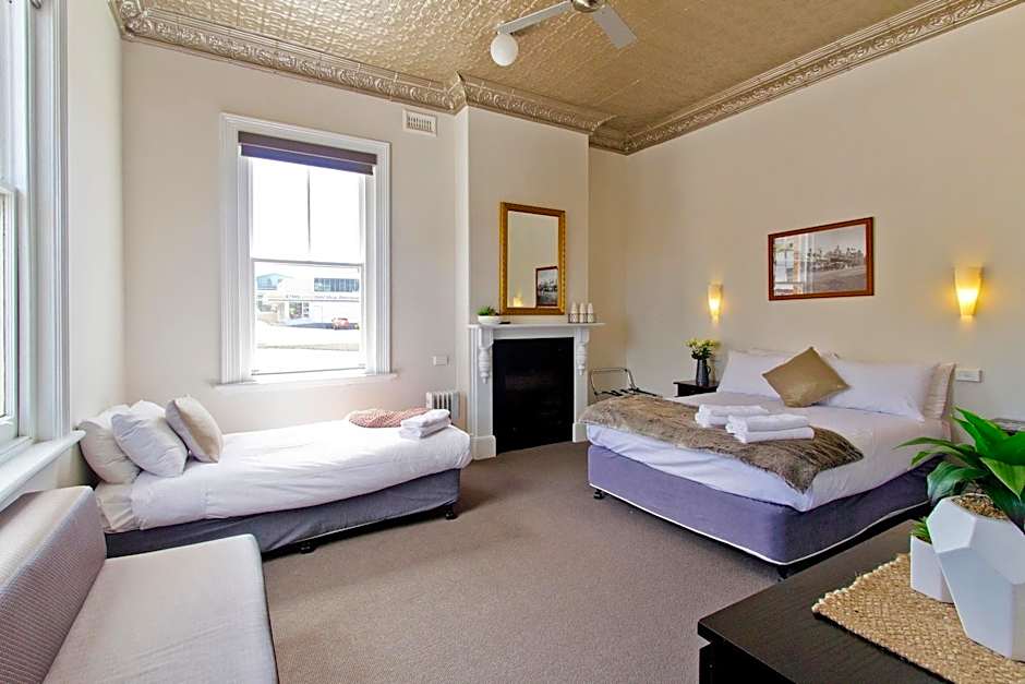 Deloraine Hotel