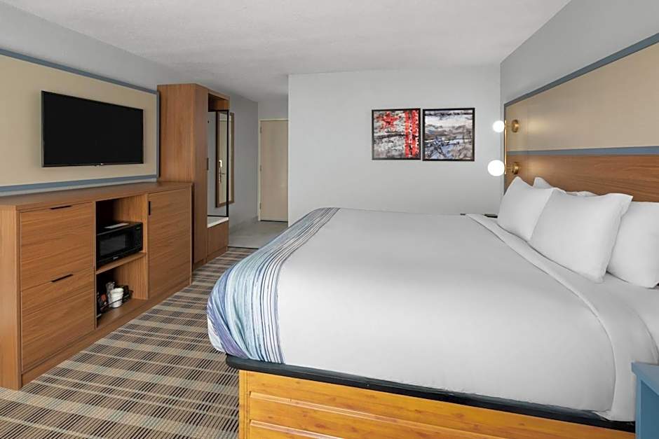 AmericInn by Wyndham Douglas/Saugatuck