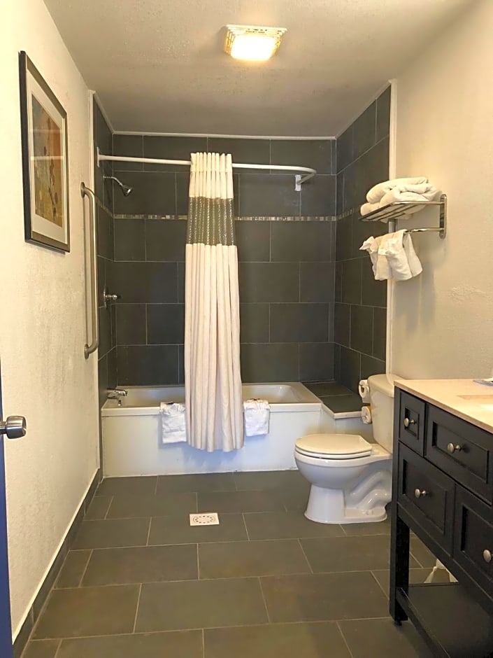 Budget Inn & Suites