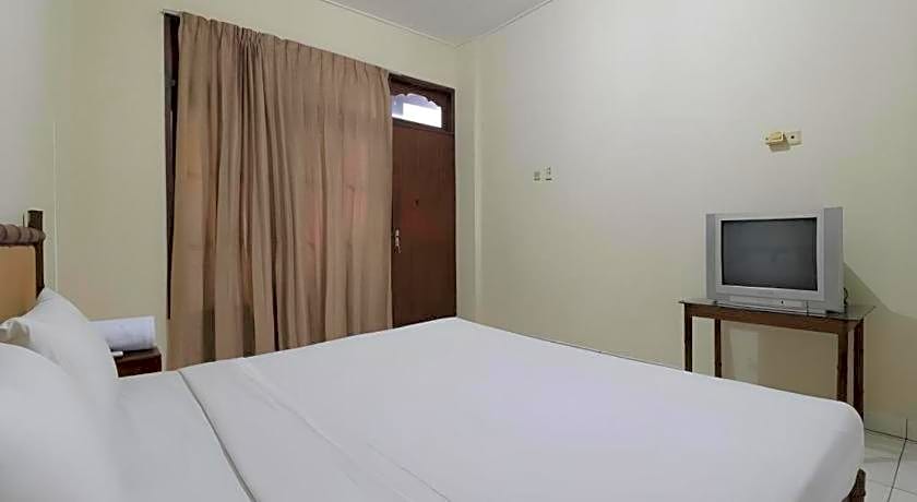 SPOT ON 2426 Hotel Aget Jaya Ii