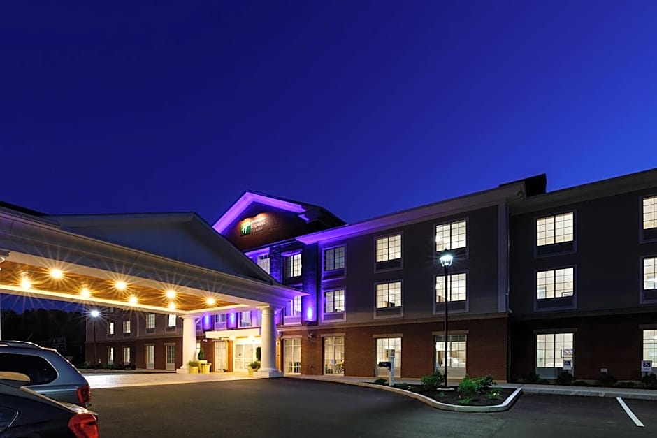 Holiday Inn Express & Suites Sturbridge By IHG