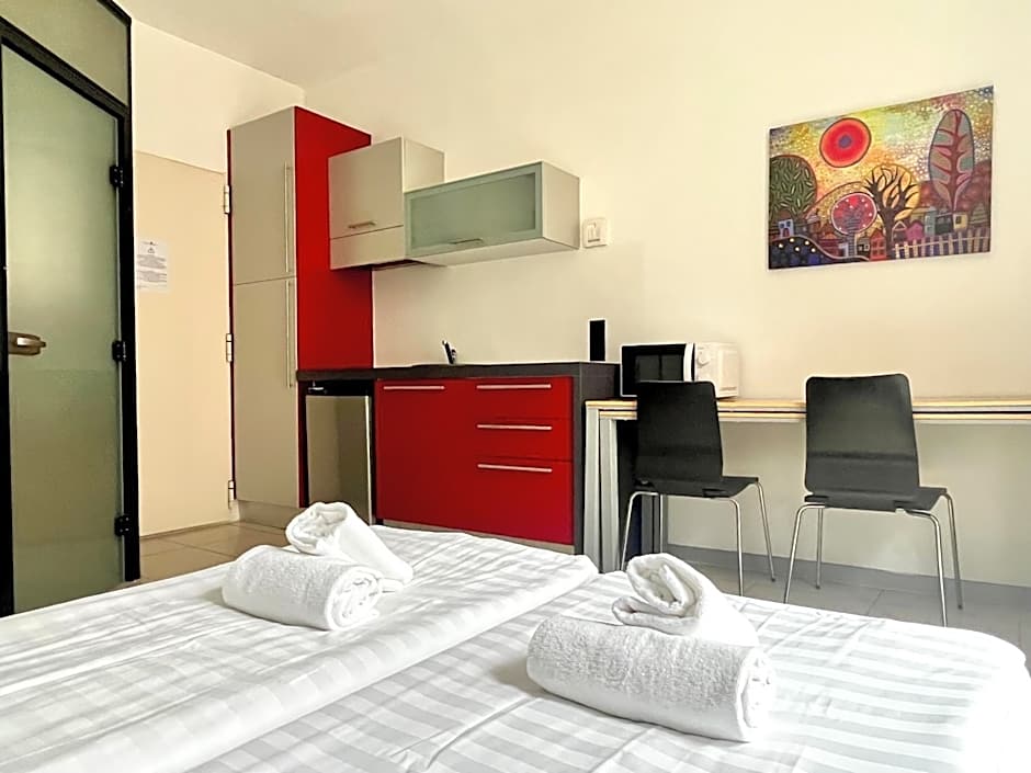 GuestHouse University by LR - self check in