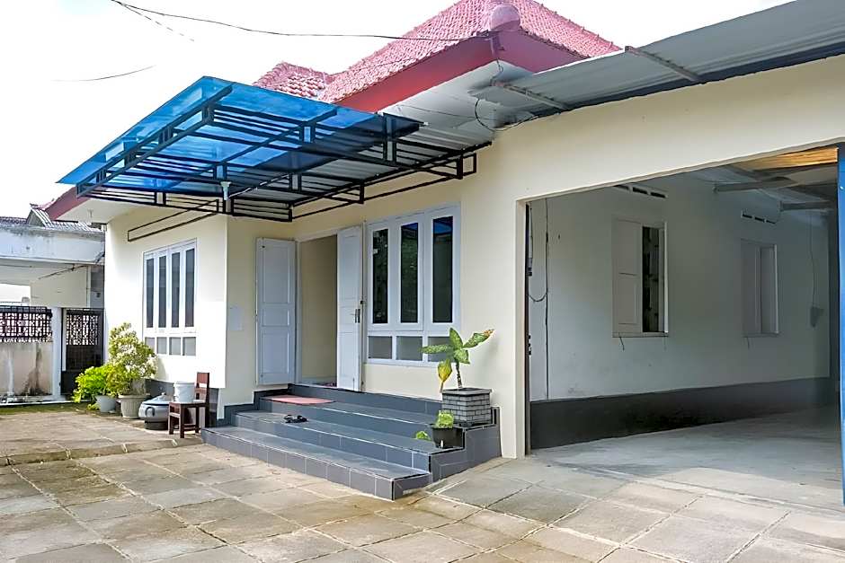 RedDoorz Syariah @ Griya Soeratin Pacitan