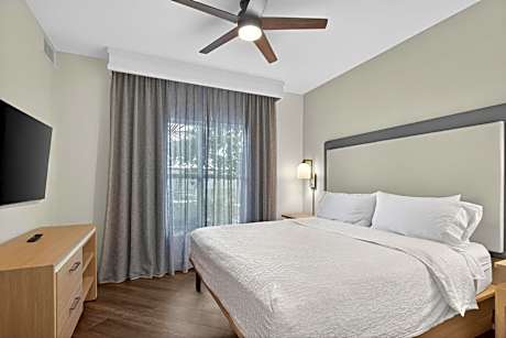 Premium One-Bedroom King Suite - Non-Smoking