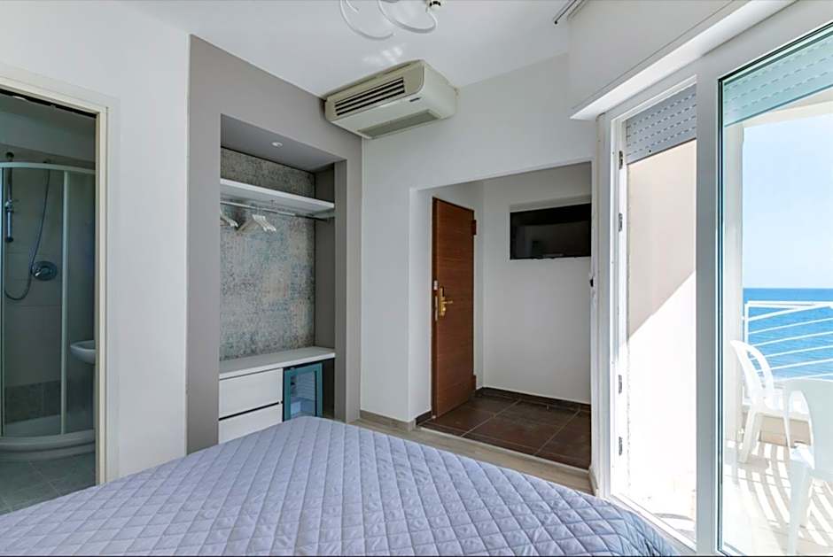 MARITTIMO Riccione - Hotel Clipper FRONTE MARE