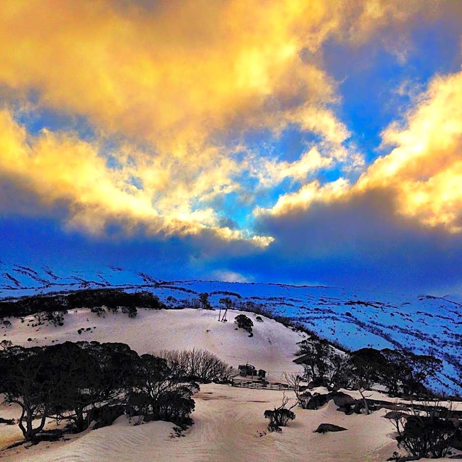 The Man from Snowy River Hotel