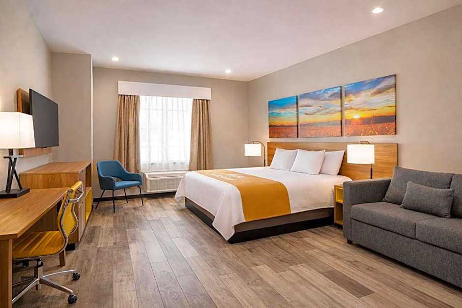 Days Inn & Suites by Wyndham Greater Tomball