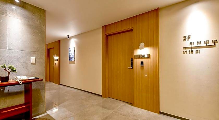 BLANC Business Hotel