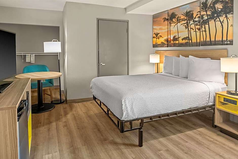 Days Inn & Suites by Wyndham Artesia